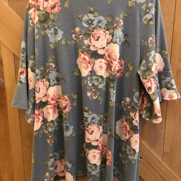 BOGO!❤️Plus Floral Top❤️ - Picture 10 of 10